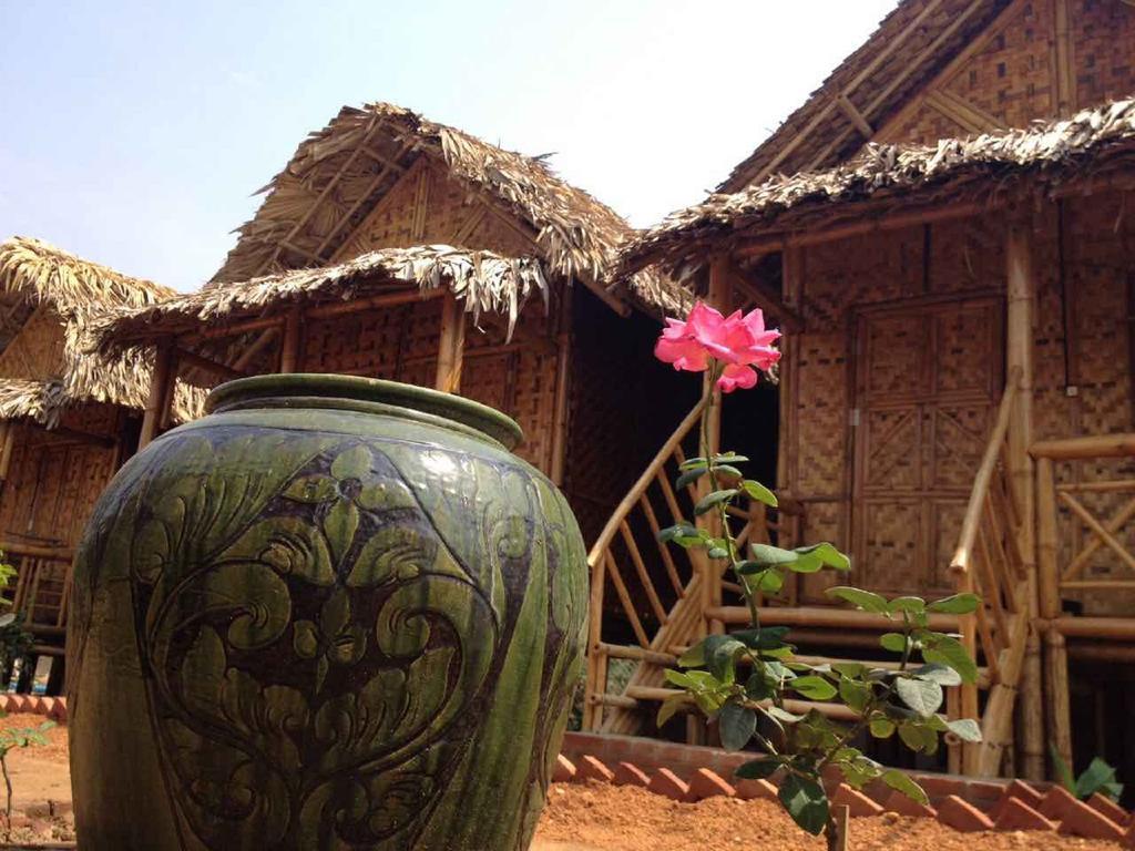 Ferienwohnung Bamboo House Bagan Exterior foto