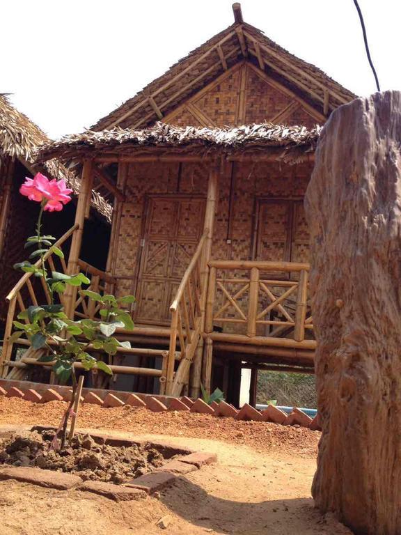 Ferienwohnung Bamboo House Bagan Exterior foto